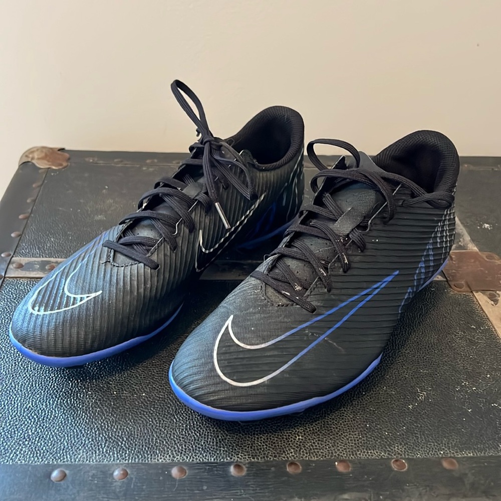 Adult Nike Mercurial Vapor 15 Club Molded Firm Ground Soccer Cleats